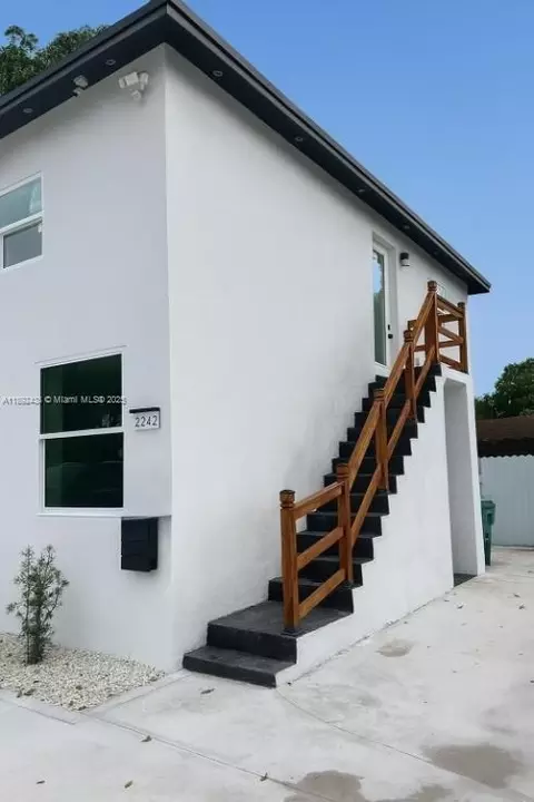 2242 NW 64th St, Miami, FL 33147