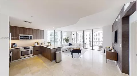 68 SE 6 St #1111, Miami, FL 33131