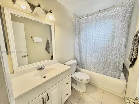 Bath - 6875 NW 1st Ct, Margate, FL 33063 photo 3 of 3
