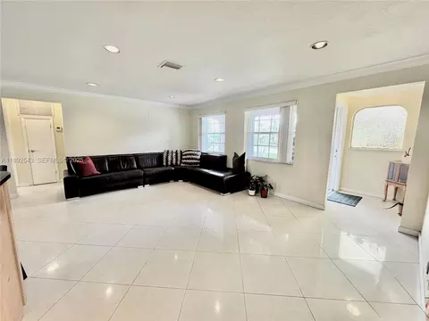 Living - 6875 NW 1st Ct, Margate, FL 33063 photo 2 of 3