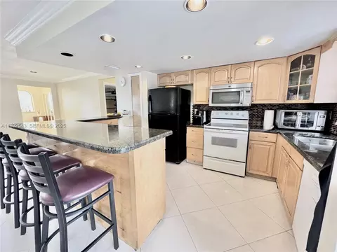Kitchen - 6875 NW 1st Ct, Margate, FL 33063 photo 2 of 4