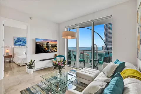950 Brickell Bay Dr #4707, Miami, FL 33131