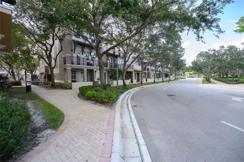 430 SW 147th Ave, Pembroke Pines, FL 33027