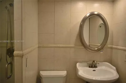 Bath - 2011 Cornwall #A, Boca Raton, FL 33434 photo 1 of 1