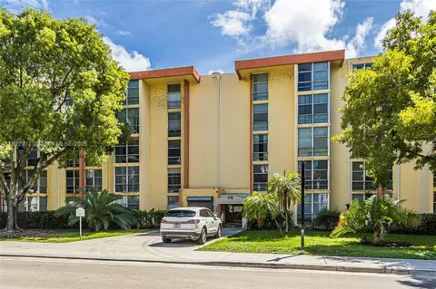 210 172nd St #432, Sunny Isles Beach, FL 33160