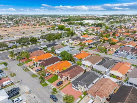 View/Area - 3155 W 68th Pl, Hialeah, FL 33018 photo 5 of 13