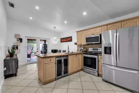 Kitchen - 3155 W 68th Pl, Hialeah, FL 33018 photo 1 of 4