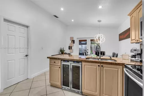 Kitchen - 3155 W 68th Pl, Hialeah, FL 33018 photo 3 of 4