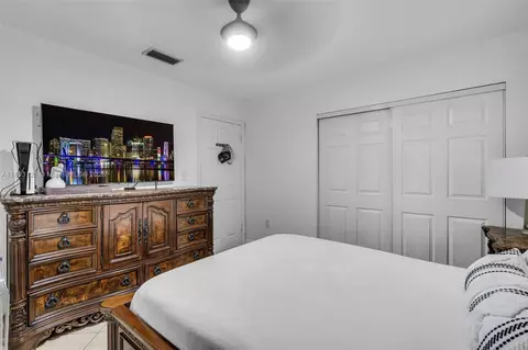 Bedroom - 3155 W 68th Pl, Hialeah, FL 33018 photo 4 of 7