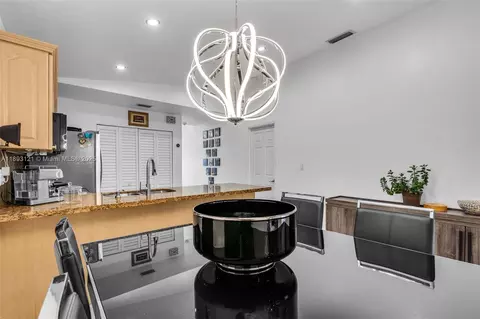 Dining - 3155 W 68th Pl, Hialeah, FL 33018 photo 2 of 2