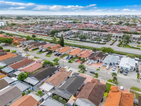 View/Area - 3155 W 68th Pl, Hialeah, FL 33018 photo 9 of 13