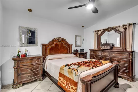 Bedroom - 3155 W 68th Pl, Hialeah, FL 33018 photo 5 of 7