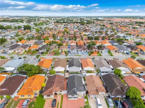 View/Area - 3155 W 68th Pl, Hialeah, FL 33018 photo 3 of 13