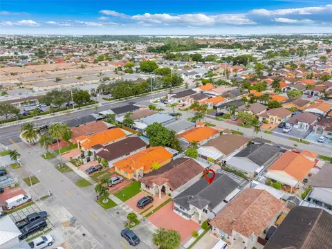 View/Area - 3155 W 68th Pl, Hialeah, FL 33018 photo 4 of 13