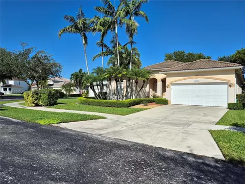 2902 Augusta Dr, Homestead, FL 33035