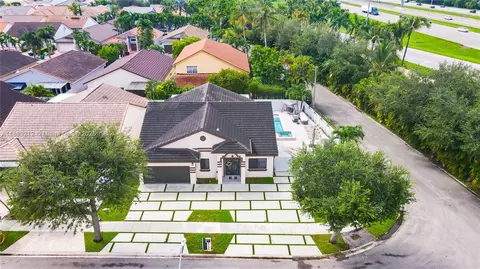 9182 NW 148th St, Miami Lakes, FL 33018