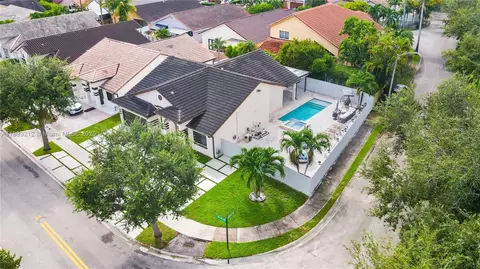 View/Area - 9182 NW 148th St, Miami Lakes, FL 33018 photo 2 of 4