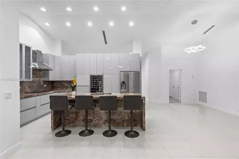 Kitchen - 9182 NW 148th St, Miami Lakes, FL 33018 photo 7 of 8