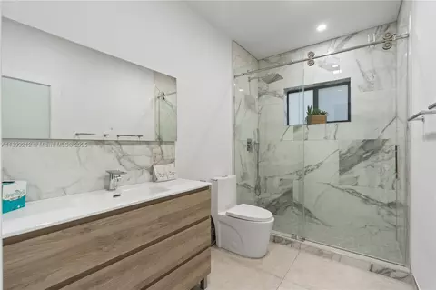 Bath - 9182 NW 148th St, Miami Lakes, FL 33018 photo 1 of 4