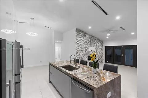 Kitchen - 9182 NW 148th St, Miami Lakes, FL 33018 photo 8 of 8