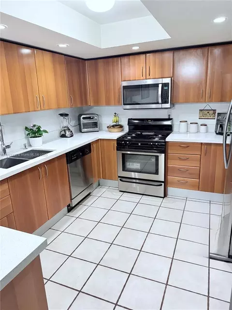 6425 SW 116th Pl #E, Miami, FL 33173