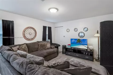 219 NW 7th Ct, Hallandale Beach, FL 33009