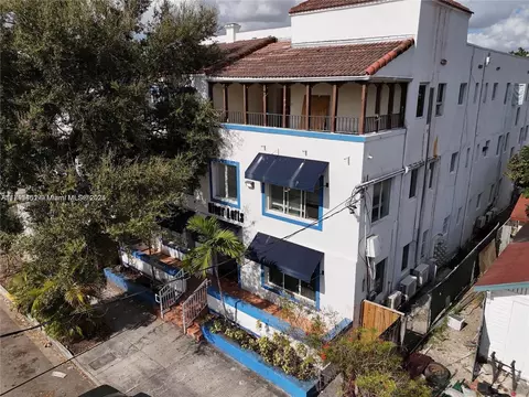 1021 NW 3rd St #305, Miami, FL 33128