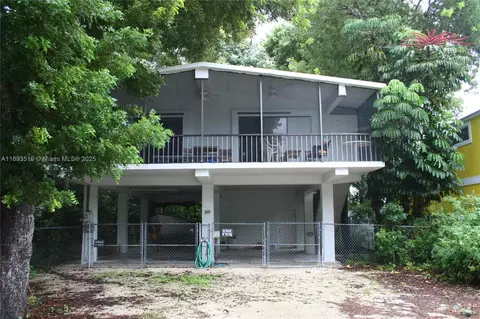 155 Iroquois St, Tavernier, FL 33070