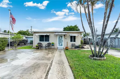 Exterior - 940 E 21st St, Hialeah, FL 33013 photo 4 of 5