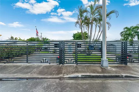 940 E 21st St, Hialeah, FL 33013