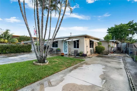 Exterior - 940 E 21st St, Hialeah, FL 33013 photo 2 of 5