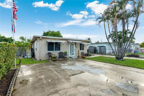 Exterior - 940 E 21st St, Hialeah, FL 33013 photo 1 of 5