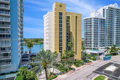5880 Collins Ave #403, Miami Beach, FL 33140