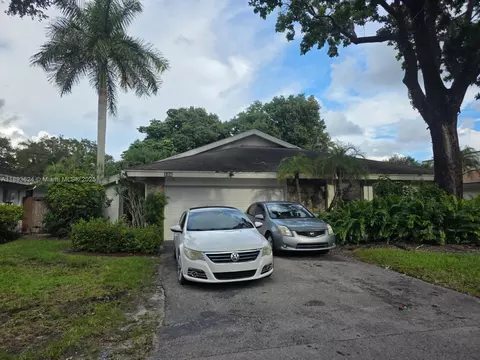 106 Kensington Rd, Hollywood, FL 33021