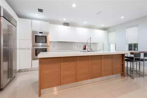 10742 NW 74th Ln, Doral, FL 33178