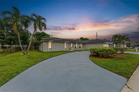 5526 Plunkett St, Hollywood, FL 33021