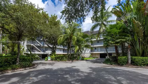 6815 Edgewater Dr #108, Coral Gables, FL 33133