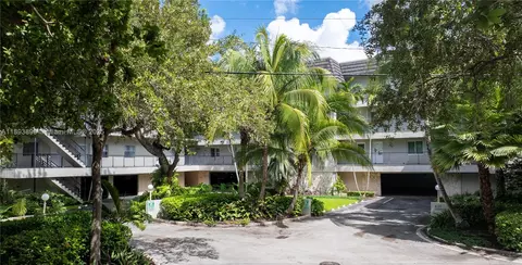 6815 Edgewater Dr #309, Coral Gables, FL 33133