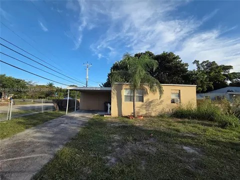 2135 Plunkett Ct, Hollywood, FL 33020