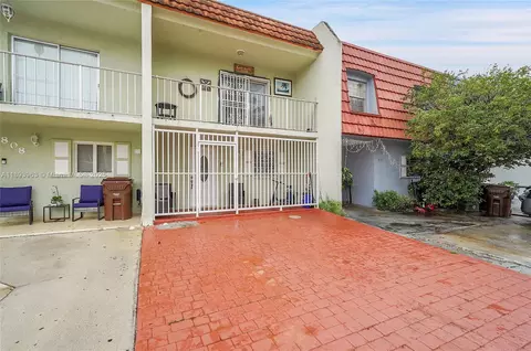 810 W 80th Pl, Hialeah, FL 33014 photo 3