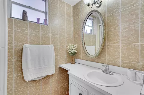 810 W 80th Pl, Hialeah, FL 33014 photo 23