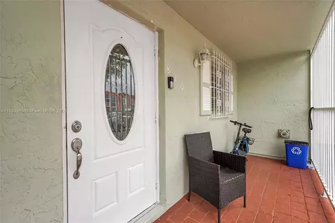 810 W 80th Pl, Hialeah, FL 33014 photo 4