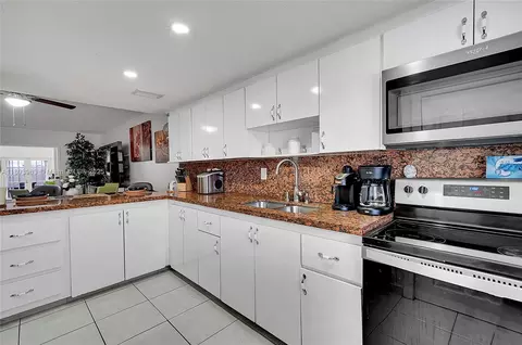 810 W 80th Pl, Hialeah, FL 33014 photo 13