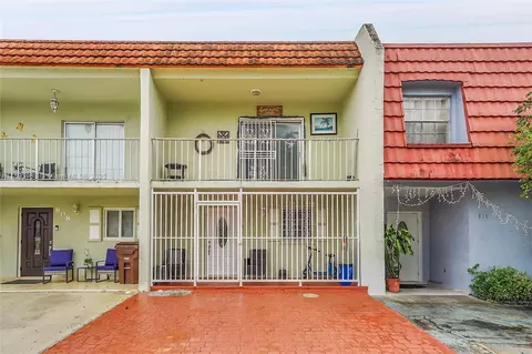 810 W 80th Pl, Hialeah, FL 33014
