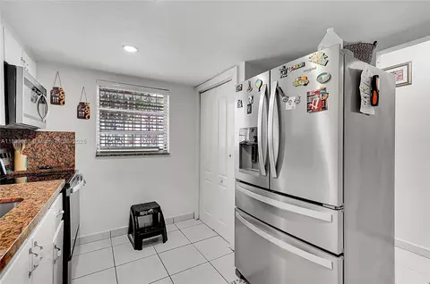 810 W 80th Pl, Hialeah, FL 33014 photo 12
