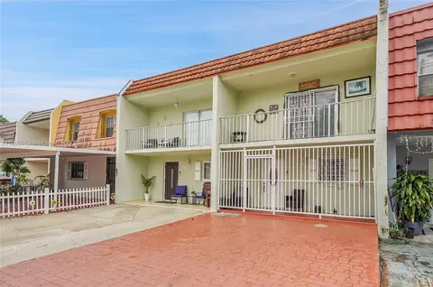 810 W 80th Pl, Hialeah, FL 33014 photo 2