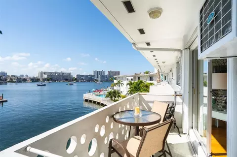 2500 Diana Dr #306, Hallandale Beach, FL 33009