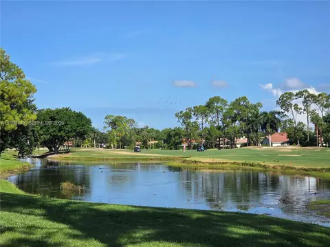 575 Augusta Blvd #8, Naples, FL 34113