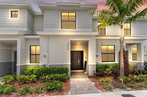 450 NE 13th St, Florida City, FL 33034
