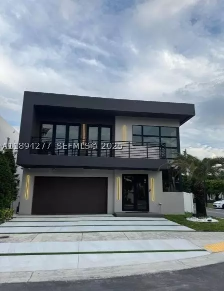 9880 NW 74th Ter, Doral, FL 33178